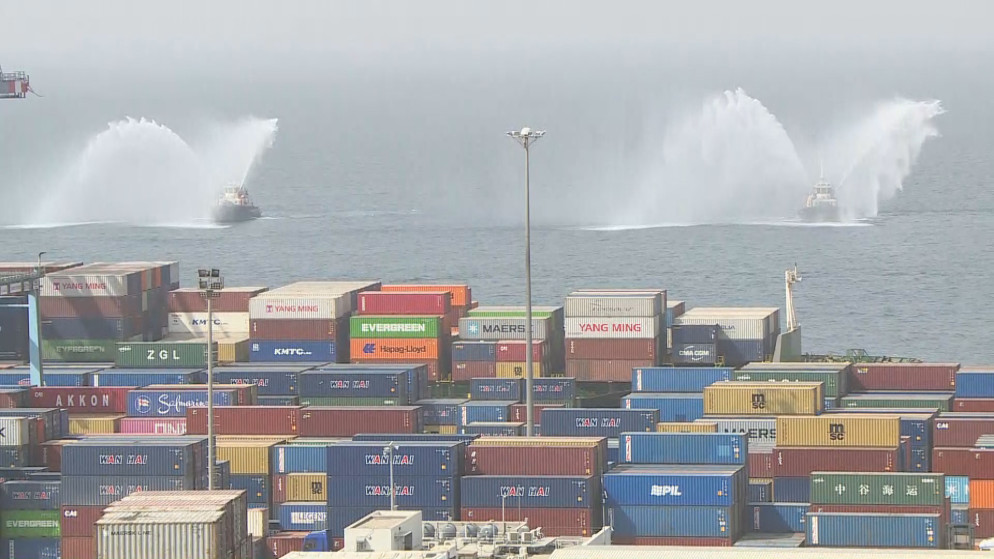 استقبال أول باخرة تعمل بالغاز الطبيعي المسال في مسعى لتخفيض الانبعاثات الكربونية.(المملكة)