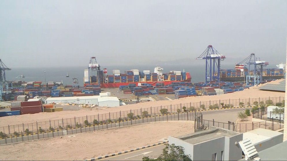 استقبال أول باخرة تعمل بالغاز الطبيعي المسال في مسعى لتخفيض الانبعاثات الكربونية.(المملكة)