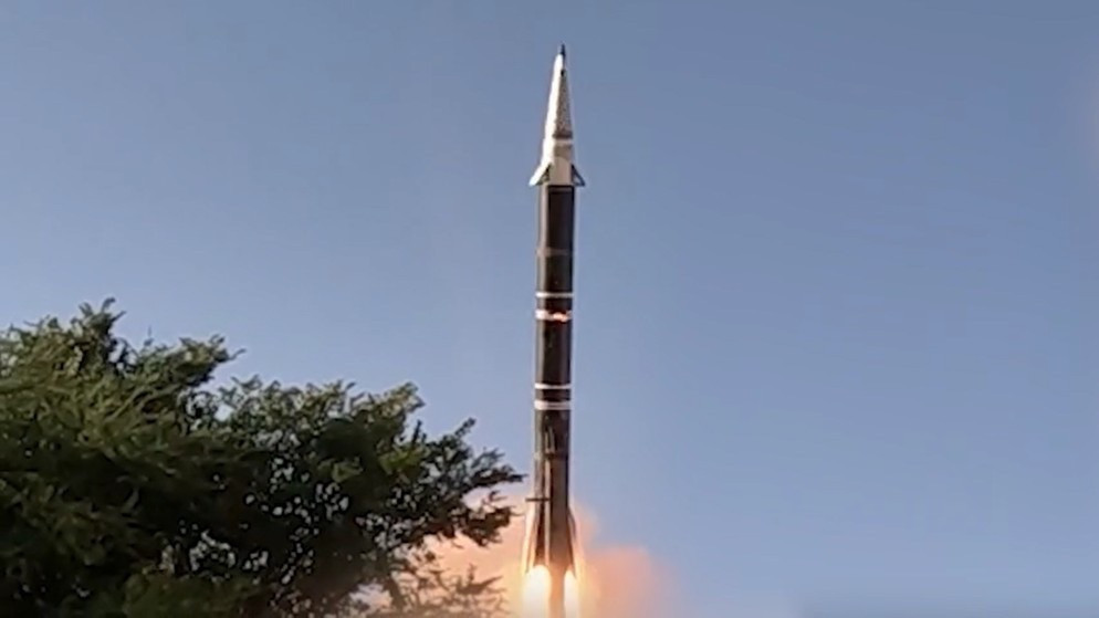 الحوثيون يقولون إنهم شنّوا هجوما صاروخيا ثالثا على إسرائيل