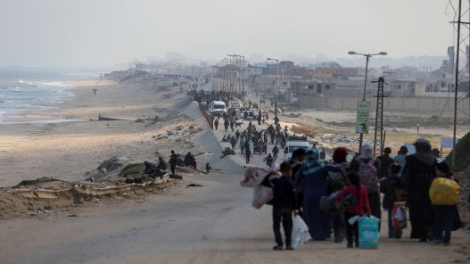  200 يوم على حرب غزة… تهديد باجتياح رفح ومقابر جماعية شاهدة على الإبادة 