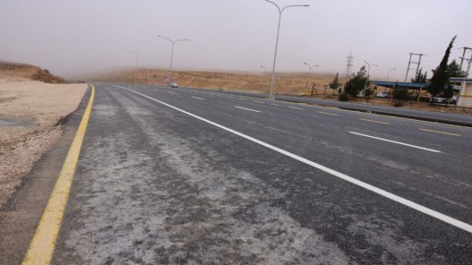 بدء العمل بمشروع صيانة الطريق الصحراوي من منطقة القويرة إلى جسر الاتحاد قريبا