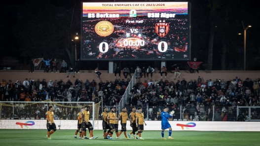  إلغاء إياب نصف نهائي كأس الاتحاد الإفريقي بسبب أزمة قمصان 