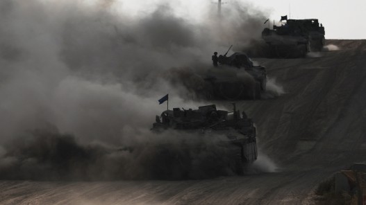 إسرائيل تسيطر على كامل حدود غزة مع مصر وتواصل شن الضربات على رفح
