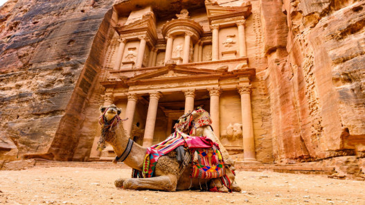  6 مليارات دولار الدخل السياحي خلال 9 أشهر من العام الحالي بارتفاع نسبته 6.8% 