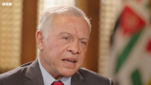  الملك لـ "بي بي سي": القوات الدولية ليست هي الجهة لفرض السلام في غزة 