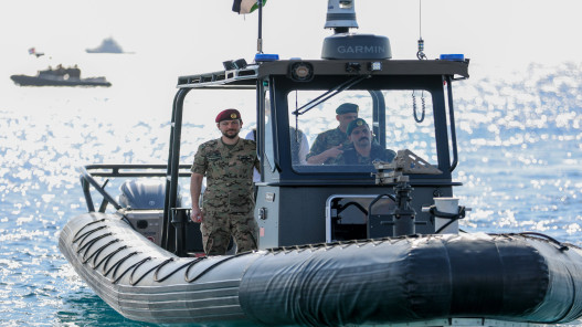 ولي العهد يشدد على تعزيز الجاهزية القتالية لمكافحة الإرهاب المائي