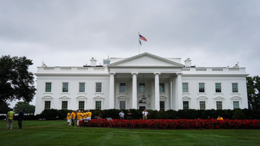 إصابة عنصرين من الحرس الوطني بإطلاق نار قرب البيت الأبيض