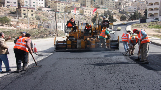 أمانة عمان تباشر أعمال تعبيد بمساحة 500 ألف متر مربع بكلفة 3 ملايين دينار