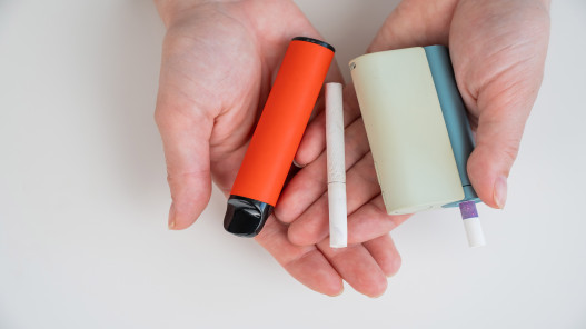 "الصحة النيابية": سنناقش قرار تخفيض ضريبة السجائر الإلكترونية