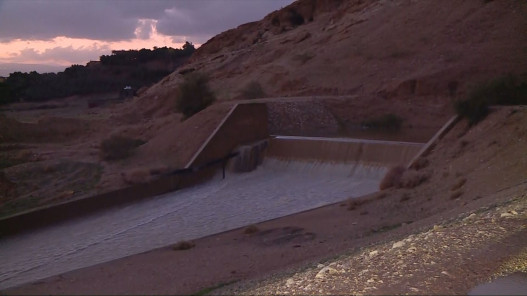 بدء عملية الإفاضة في سد وادي شعيب 