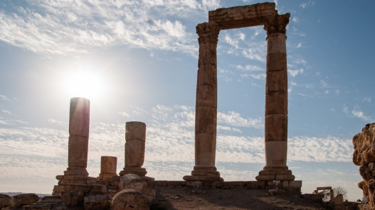 أجواء دافئة إلى حارة حتى السبت