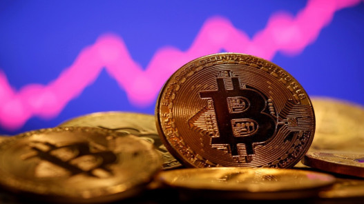  بتكوين ترتفع إلى 102385 دولارا وسط تفاؤل باحتمال التوصل لصفقات تجارية عالمية 