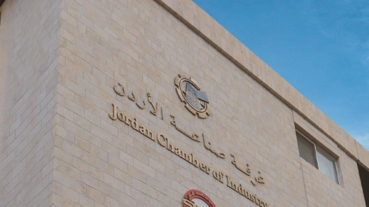  %37 من إجمالي العاملين بالقطاع الصناعي من النساء 