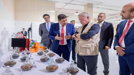  الملك يزور ثلاثة مصانع إنتاجية في مدينة الموقر الصناعية 