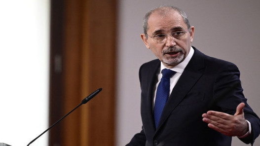  الصفدي ونظيره الإسباني يؤكدان ضرورة تكاتف الجهود لاحتواء التصعيد في المنطقة 