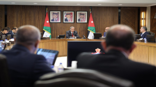  الحكومة تستمع لإيجاز من وزير الإدارة المحلية حول واقع البلديات وبنك تنمية المدن والقرى 