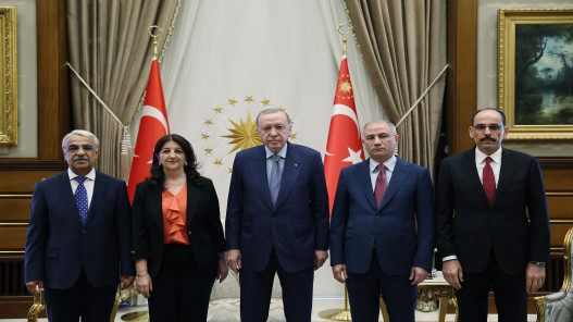  إردوغان يلتقي وفد حزب مؤيد للأكراد في "مرحلة جديدة" من التقارب 