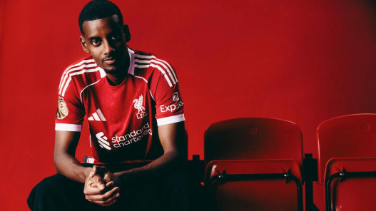  ليفربول يضم المهاجم السويدي إيساك من نيوكاسل 