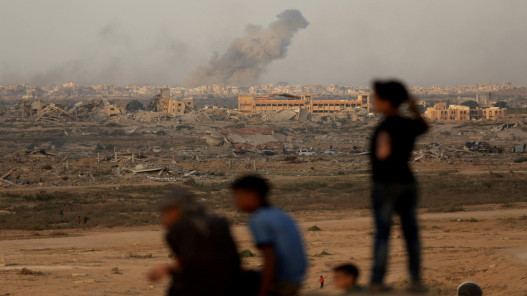  11 شهيدا وعدد من المصابين في غارة إسرائيلية وسط قطاع غزة 
