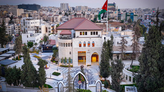 رئيس الوزراء يقرر تأخير الدوام حتى الـ 10 صباحا في الكرك والطفيلة ومعان