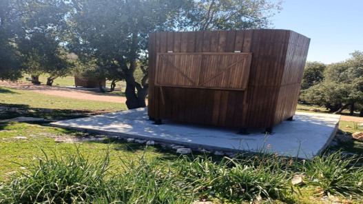 وزارة السياحة تعزز الخدمات في برقش وأم النمل بوحدات صحية وأكشاك