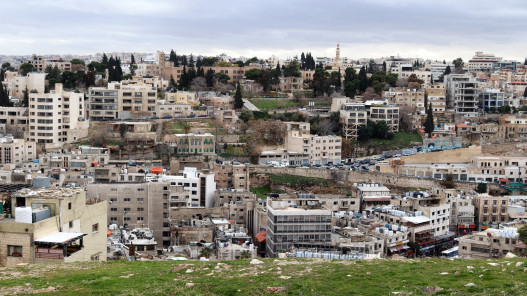 الحرارة أقل من معدلاتها بـ7 درجات.. وزخات مطرية متوقعة حتى الأربعاء