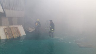 إصابة شخصين إثر حريق مستودع في البلقاء