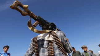 الحوثيون يعلنون استهداف سفينة بريطانية وإسقاط مسيرة أميركية