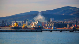 محطة نفط روسية تعلّق عملياتها عقب هجوم بزوارق مسيّرة