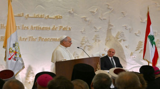 البابا لاوون الرابع عشر يدعو اللبنانيين للتحلي بـ"شجاعة" البقاء في بلدهم