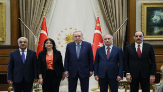 إردوغان يلتقي وفد حزب مؤيد للأكراد في "مرحلة جديدة" من التقارب