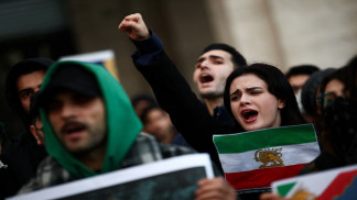 إيران تعلّق إعدام أحد المتظاهرين