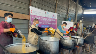 شراكة أردنية–قطرية لتوزيع وجبات طعام على نازحي مخيمات مواصي خان يونس