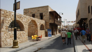 محافظ مأدبا يقرر فتح الشارع في منطقة الحفرة العميقة أسفل عمارة مأدبا