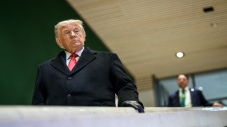 ترامب: لدينا أسطول ضخم قرب إيران أكبر من فنزويلا