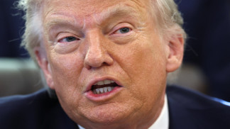 ترامب يؤكد أن إيران تريد اتفاقا وطهران تضع صواريخها خارج التفاوض