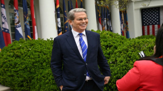 بيسنت: سياسات إدارة ترامب تظهر دعما لسياسة الدولار القوي