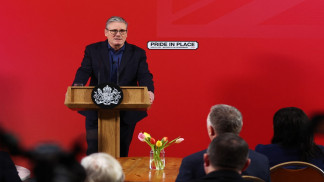 ستارمر يستبعد الاستقالة ويصب تركيزه على أداء مهامه