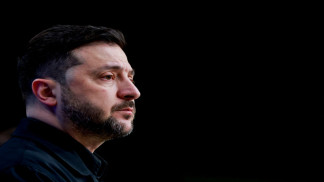 زيلينسكي يبحث مع قادة الجيش سبل تحسين الدفاعات الجوية