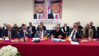 فريق وزاري يبحث مع مستثمري مدينة الحسن الصناعية مشكلة نفايات مصانع الألبسة