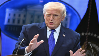 ترامب يوقّع أمرا تنفيذيا بفرض تعرفات جمركية دولية بنسبة 10%