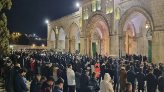 50 ألفا صلوّا العشاء والتراويح في المسجد الأقصى وسط إجراءات عسكرية مشددة