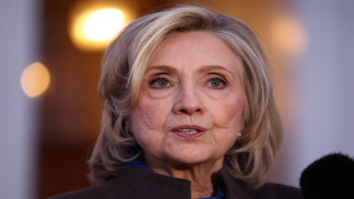 هيلاري كلينتون تطالب بمثول ترامب أمام لجنة إبستين