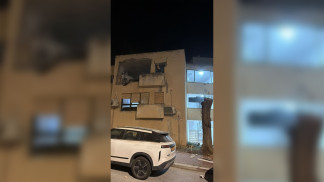 إصابة مباشرة لمبنى شمالي إسرائيل بصاروخ إيراني