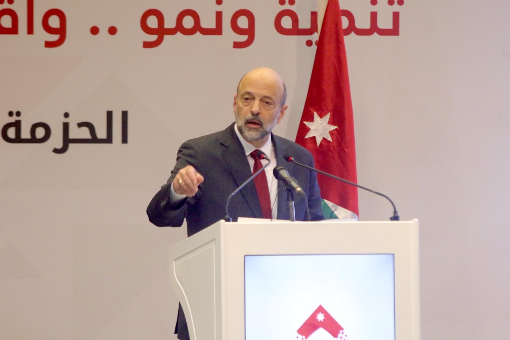 رئيس الوزراء عمر الرزاز  خلال مؤتمر صحفي لإطلاق الحزمة التنفيذية 3 من برنامج الإصلاح الاقتصادي. (صلاح ملكاوي/ المملكة)