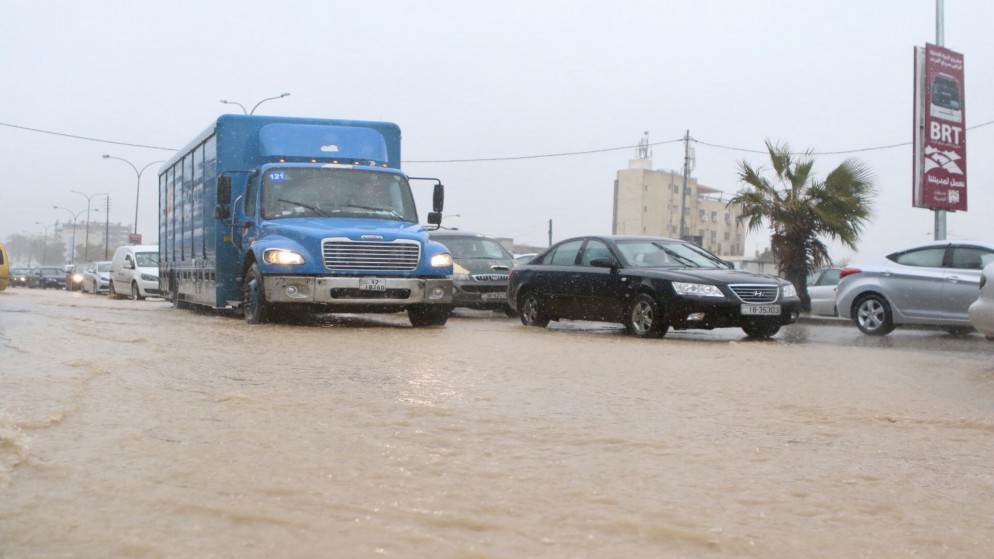 حذرت دائرة الأرصاد الجوية من خطر الانزلاق على الطرقات. (صلاح ملكاوي/ المملكة)