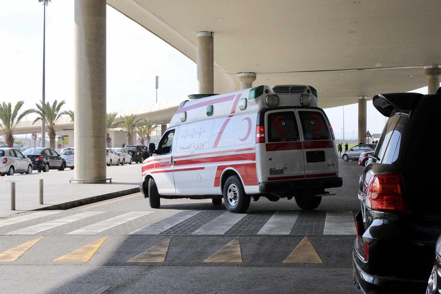سيارة إسعاف في مطار الملكة علياء الدولي، 16 آذار/مارس 2020. (صلاح ملكاوي/ المملكة)