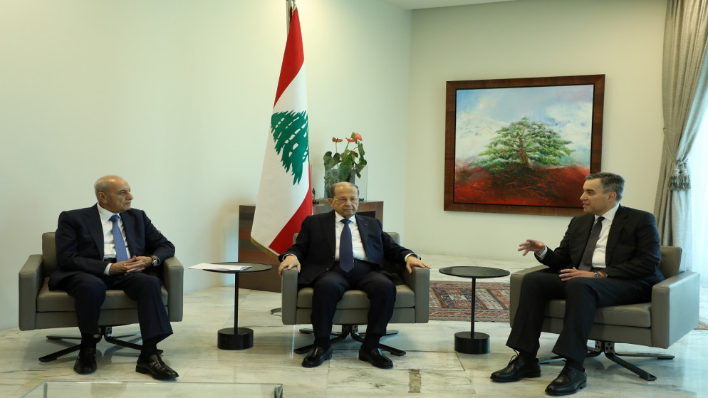 رئيس الوزراء المكلف مصطفى أديب يلتقي بالرئيس الرئيس اللبناني ميشال عون ورئيس مجلس النواب اللبناني نبيه بري في القصر الرئاسي ببعبدا في لبنان. 31 آب/ أغسطس 2020. (محمد أزاكر/ رويترز)