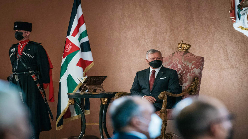 جلالة الملك عبدالله الثاني خلال الاستماع إلى رد مجلس الأمة على خطاب العرش السامي. (الديوان الملكي الهاشمي)
