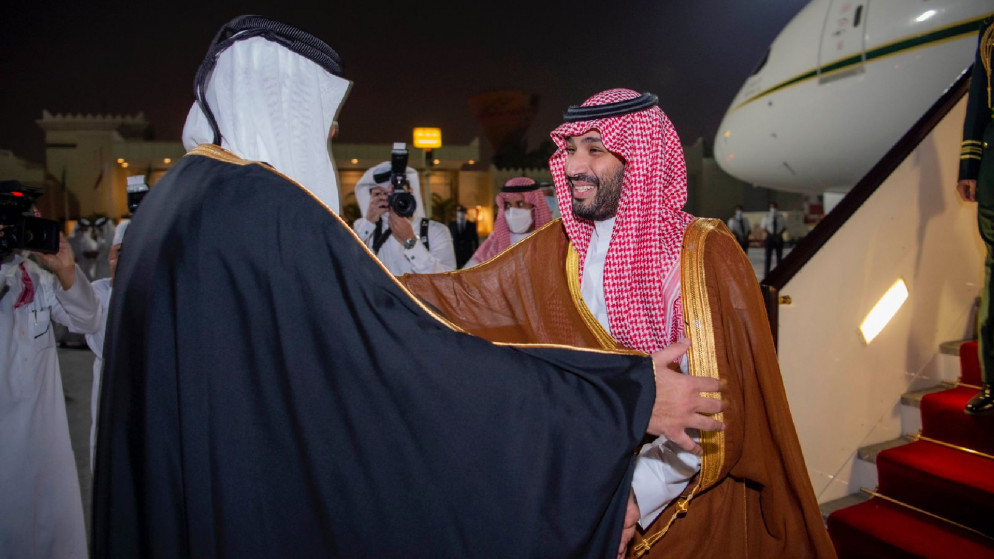 ولي العهد السعودي الأمير محمد بن سلمان، وأمير قطر الشيخ تميم بن حمد آل ثاني في الدوحة. (واس)